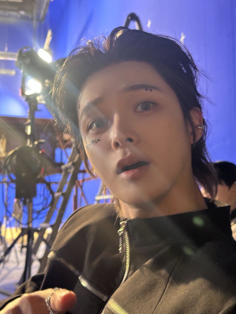 relll1021's tweet photo. 멤버들 올려주는 사진 볼 때마다 케이 한 7살로 보임 https://t.co/gvfG2V2x2a