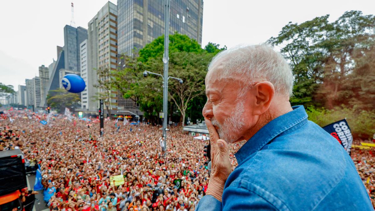 LulaOficial's tweet photo. São Paulo, 11 de outubro de 2026. 

A força do povo nas redes e nas ruas vai ganhar essa eleição. 

Vamos juntos!

 📸 @ricardostuckert https://t.co/YepkjAfePA
