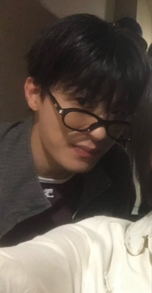 9ukyonim's tweet photo. 시아배우님 인스타에서 저저 입술 뽀족하게 하고 쪼롬? 해보이는 표정이 좋다 https://t.co/bon7EWklR8