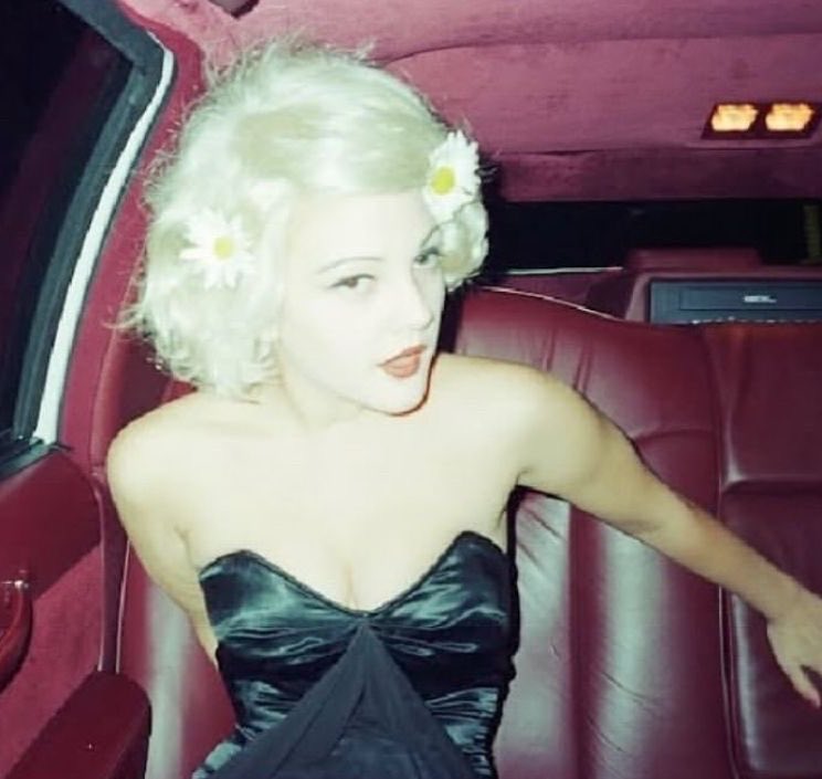 bambiseye's tweet photo. drew barrymore and her flower clips https://t.co/nAXhUH9N1x