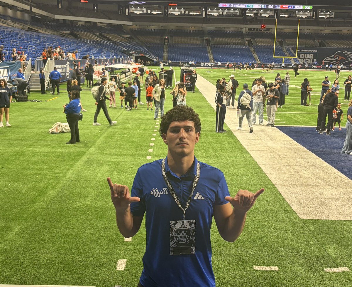 EliWilliams_TB's tweet photo. Thank You coaches for having me and great 210 Dub 🔸🔹🤙 @UTSAFTBL @seth_wilson43 @CoachAshDL @coachgscott2 @DeralMillerFB @CoachAshDL @CoachJessLoepp
#UTSA #BirdsUp #Roadrunners #UTSAFootball #210Football #RunTheBirds 

@Orchard_RS @210Preps @2MGE_ @ClemensBuffsFB @scbuffalostrong 
@PrepRedzoneTX @PrepRedzone
@iam_alinedouard @GPowersScout
@Coach_Lehnhoff @scbuffalostrong
@BDammone @CoachPawelek
@scclbuffs @KABBFOX29
@CoachCamWeeks @_RL_Martin