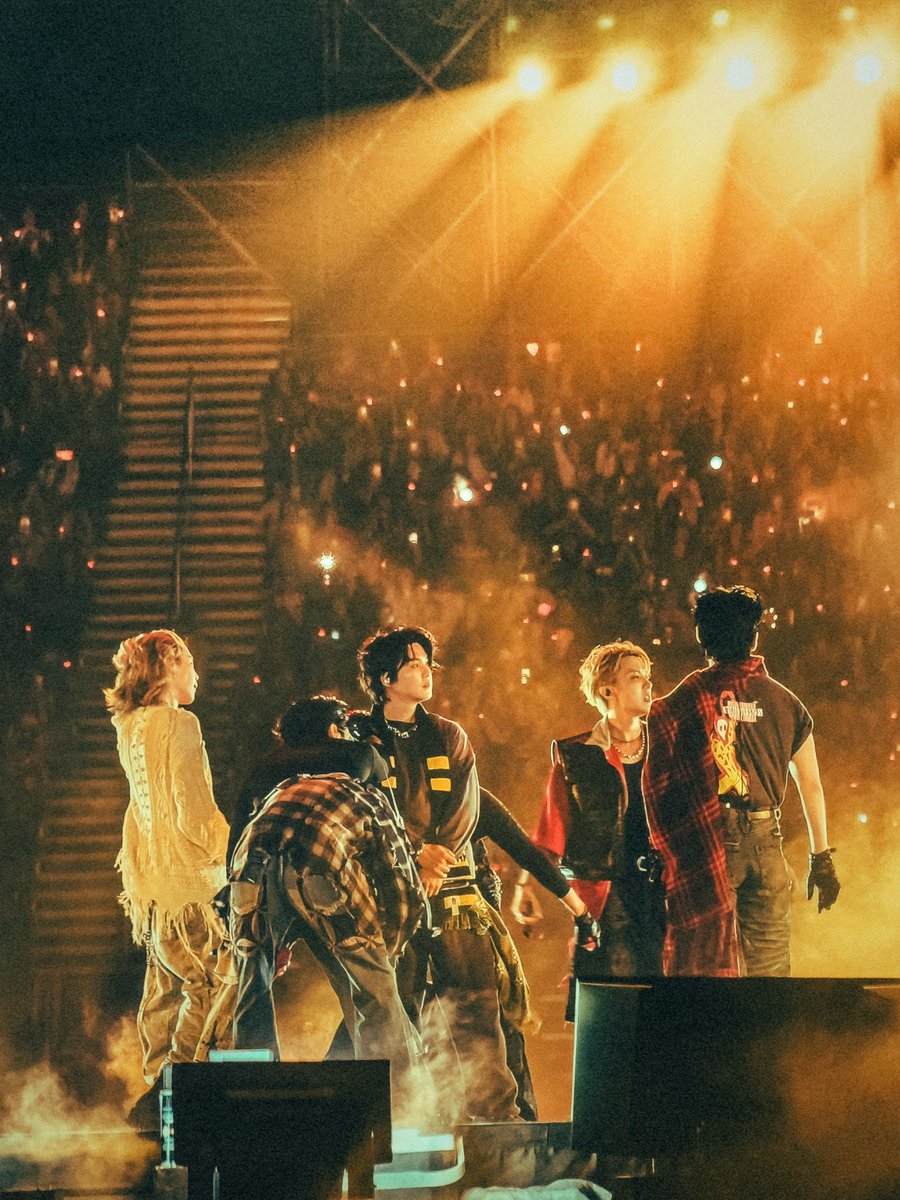 JEONKH_'s tweet photo. this genre of bts pictures https://t.co/H7JhFrYQI5