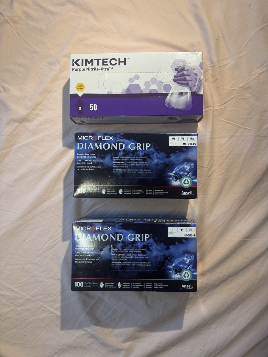 your6footsecret's tweet photo. Gifted! 😍 God cannot wait to test these out. 

#gloves #latexgloves #medfet #glovefetish https://t.co/07xSCMBkIh