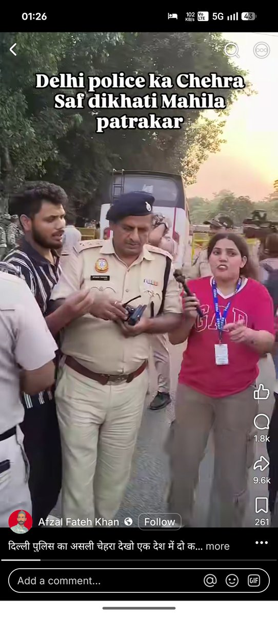AkashTu46159840's tweet photo. @SauravDassss @DelhiPolice Ye log kuch nhi kar right right wings ke jitne bhi police wale uska photo or video se screenshot relase karo or banner laga do diwar par...! https://t.co/QovtpRUz9g