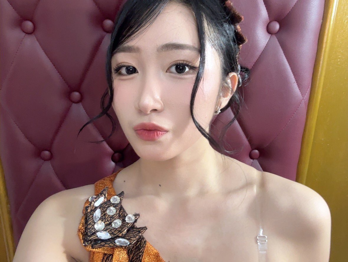 Levi_JKT48's tweet photo. hatur nuhun semuanyaa untuk passion 200% hari inii. senang sekali bisa perform bareng ka feni hari iniii 😚😚😚 jangan lupa #LevReport nya yaaaa, selamat istirahat!! ❤️‍🔥❤️‍🔥❤️‍🔥 https://t.co/DvINxlziPt