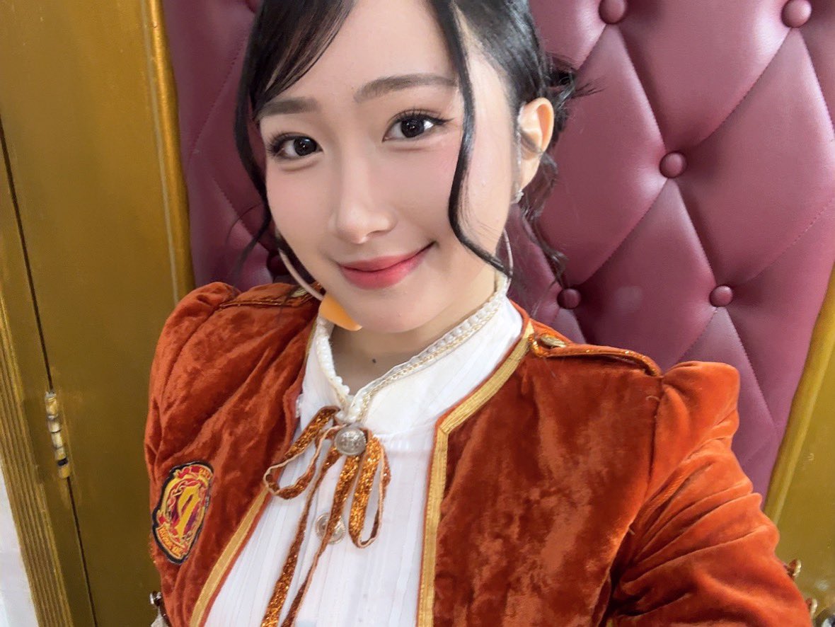 Levi_JKT48's tweet photo. hatur nuhun semuanyaa untuk passion 200% hari inii. senang sekali bisa perform bareng ka feni hari iniii 😚😚😚 jangan lupa #LevReport nya yaaaa, selamat istirahat!! ❤️‍🔥❤️‍🔥❤️‍🔥 https://t.co/DvINxlziPt