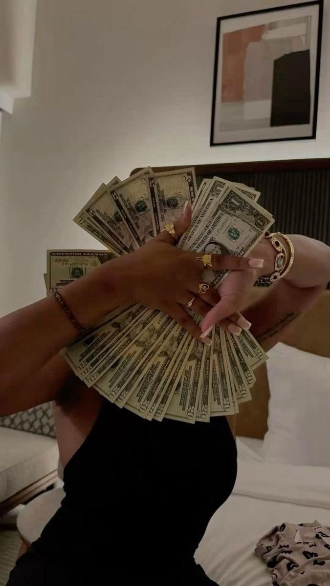 funds4emms's tweet photo. Manifesting this sooo mf hard .⁠｡⁠*◍✧⁠*⁠。 https://t.co/sMNcrqNa4P
