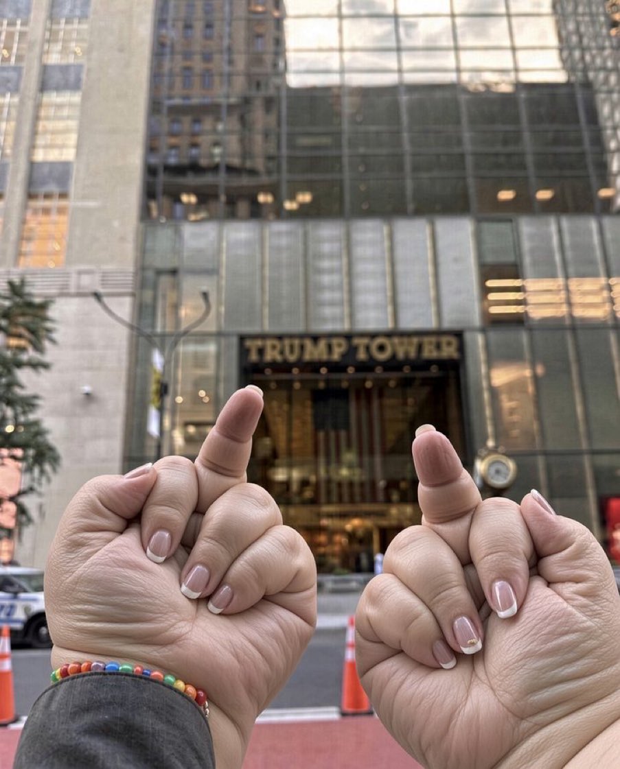 SaltyGoat17's tweet photo. If your hands look like bloated sausages 

Maybe don’t post something like this😂 https://t.co/fouX1sUv71