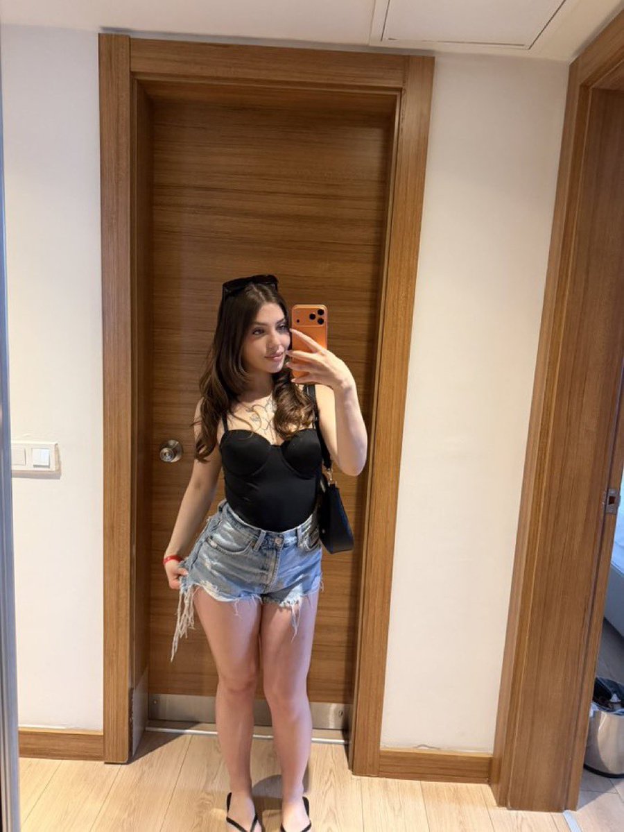 ANNAG0DDESSX's tweet photo. I donโt want your money. I want the version of you that canโt stop giving it to me thatโs where you belong losers ๐ฟ
#findom #paypig #cashslave #financialdomination #findomme #debtslave #finsub #moneyfetish #paypiggy #debtfindom #owned https://t.co/K51mE9d07p