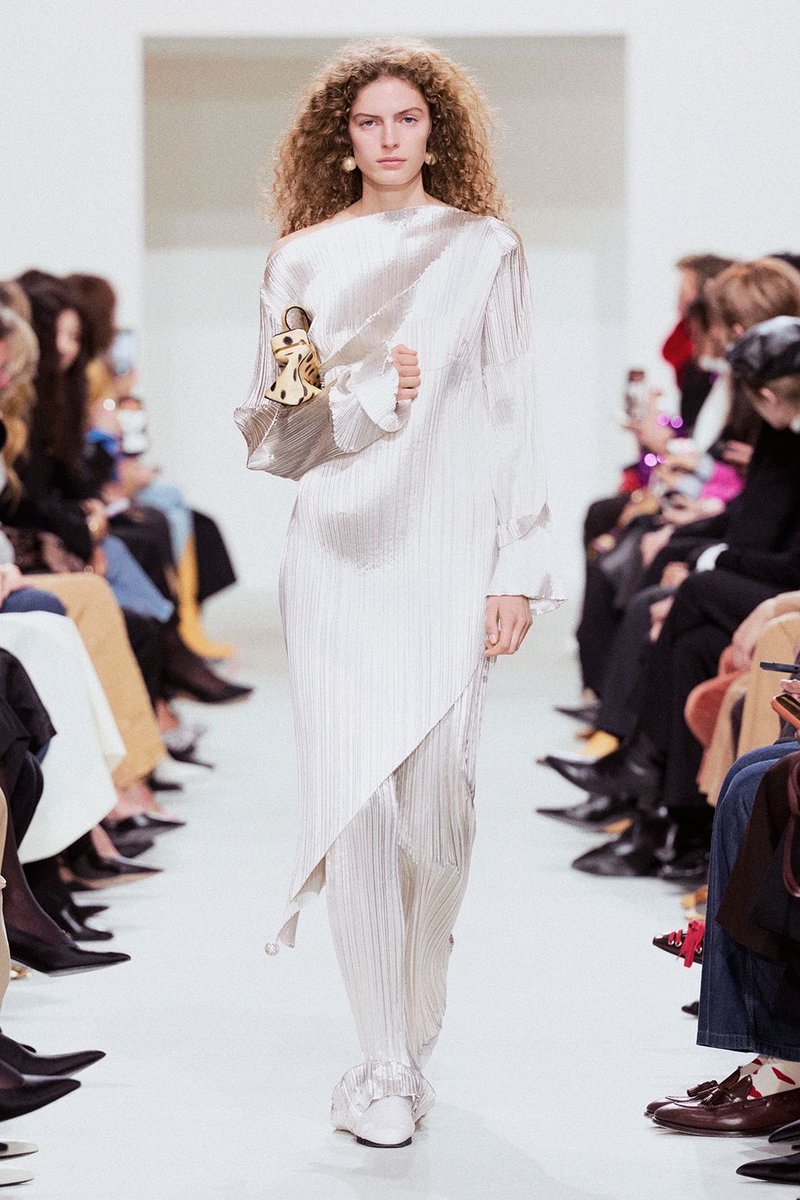 politicalscandy's tweet photo. Carey Mulligan in Celine ss27 https://t.co/JxrhXsubsH