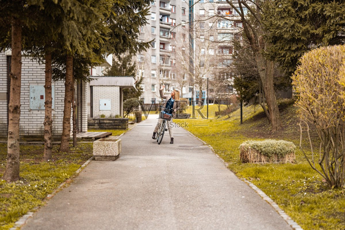 7EiZkRIkjweT3z6's tweet photo. [栋]が建つ街で、「僦」んだ自転車で「偌」い公園へ。今日も「老」い友達と笑顔が溢れる1日でした！ https://t.co/ocFt2rBft4