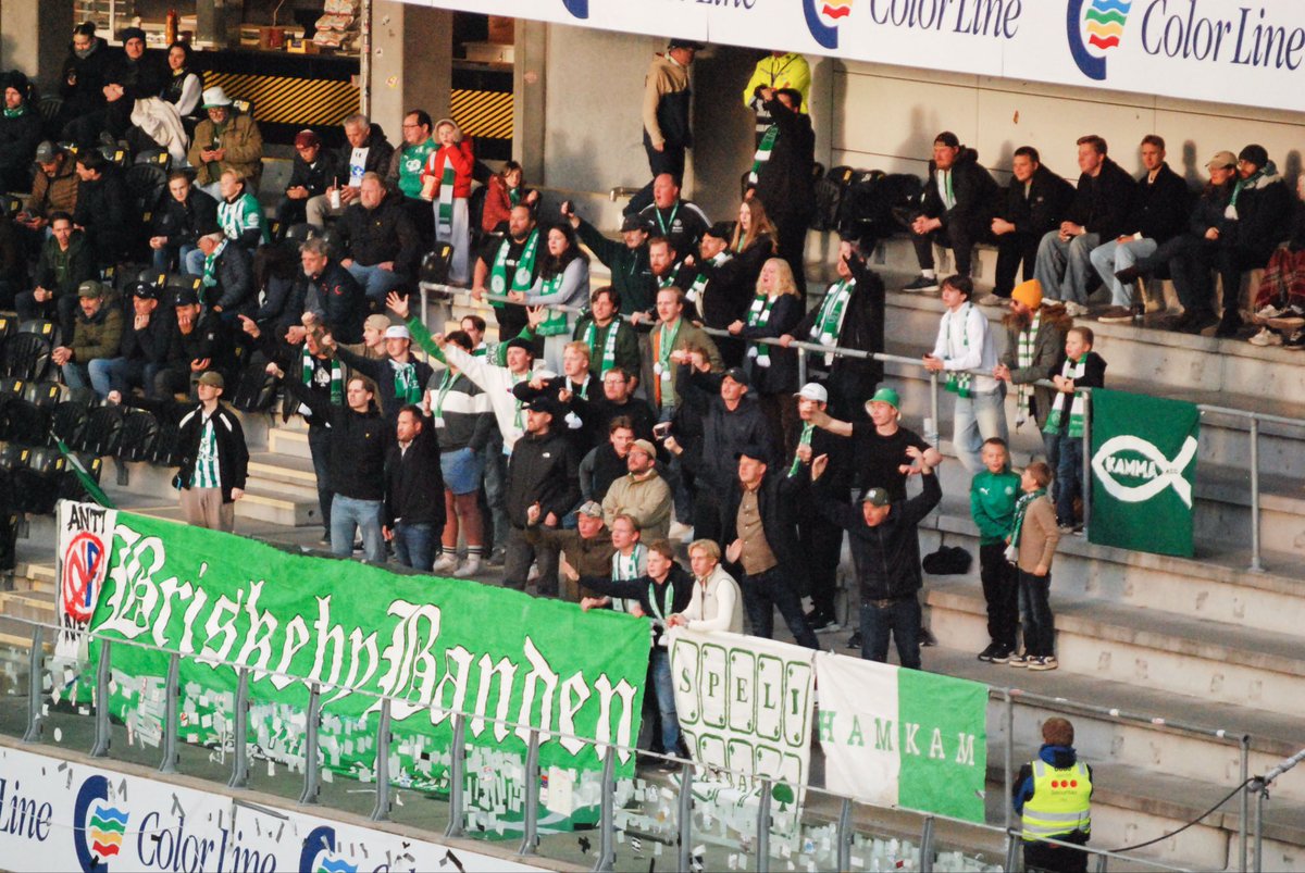 HamKamFotball's tweet photo. Det er 𝗦𝗟𝗨𝗧𝗧 i Kristiansand og vi har slått Start! Det ender med 2-4 og tre poeng med hjem til Hamar.

Vi rekker en stor takk til @Banden97 og alle som tok turen sørover. Dere er gull verdt!💚 https://t.co/q7BzLphPBv