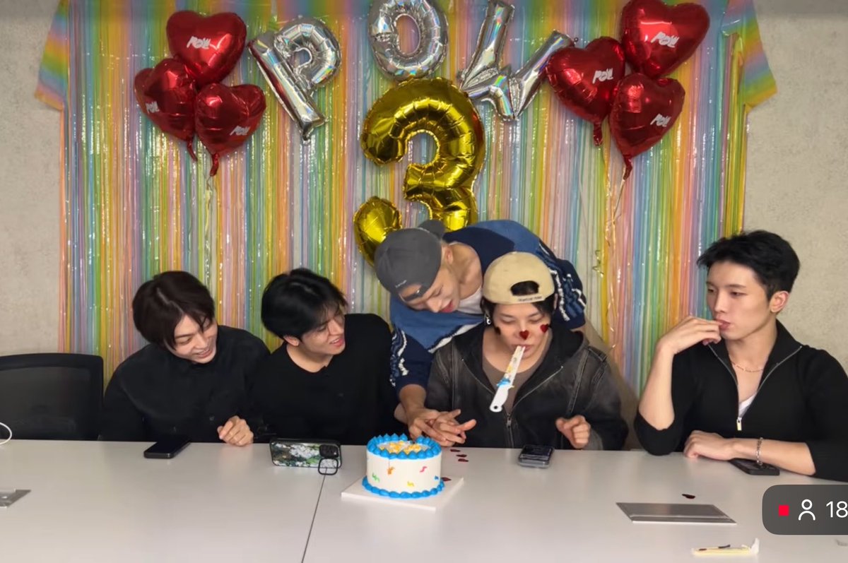 AAnnZafiro's tweet photo. 3주년 축하해~ 우리 애기 파우들!
많이 사랑해 🩵🫳🏻
ได้ไปกินเค้กฉลองด้วย 💕
#POW #파우
#POW3verAndAlways
#Happy_POW_Day https://t.co/yi2rg1PYki
