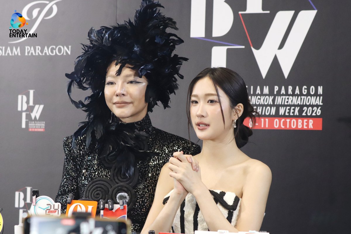 todayentth's tweet photo. “ฝ้าย - อะตอม” ช่วงสัมภาษณ์สื่อ ในงาน “Siam Paragon Bangkok International Fashion Week 2026 AT Siam Paragon”

FAYEATOM BIFW26 SIAM PARAGON
#SiamParagonBIFW2026xFayeAtom 

#FayeAtom #FayePeraya #AtomPariya 
#FLYNOW #madamefin
#SiamCenterBIFW2026 #BIFW2026 https://t.co/b3dkx2NvMo