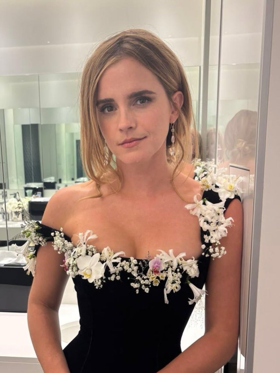 emmawatson00867's tweet photo. 🥰🙃 https://t.co/tCrusr0mWI