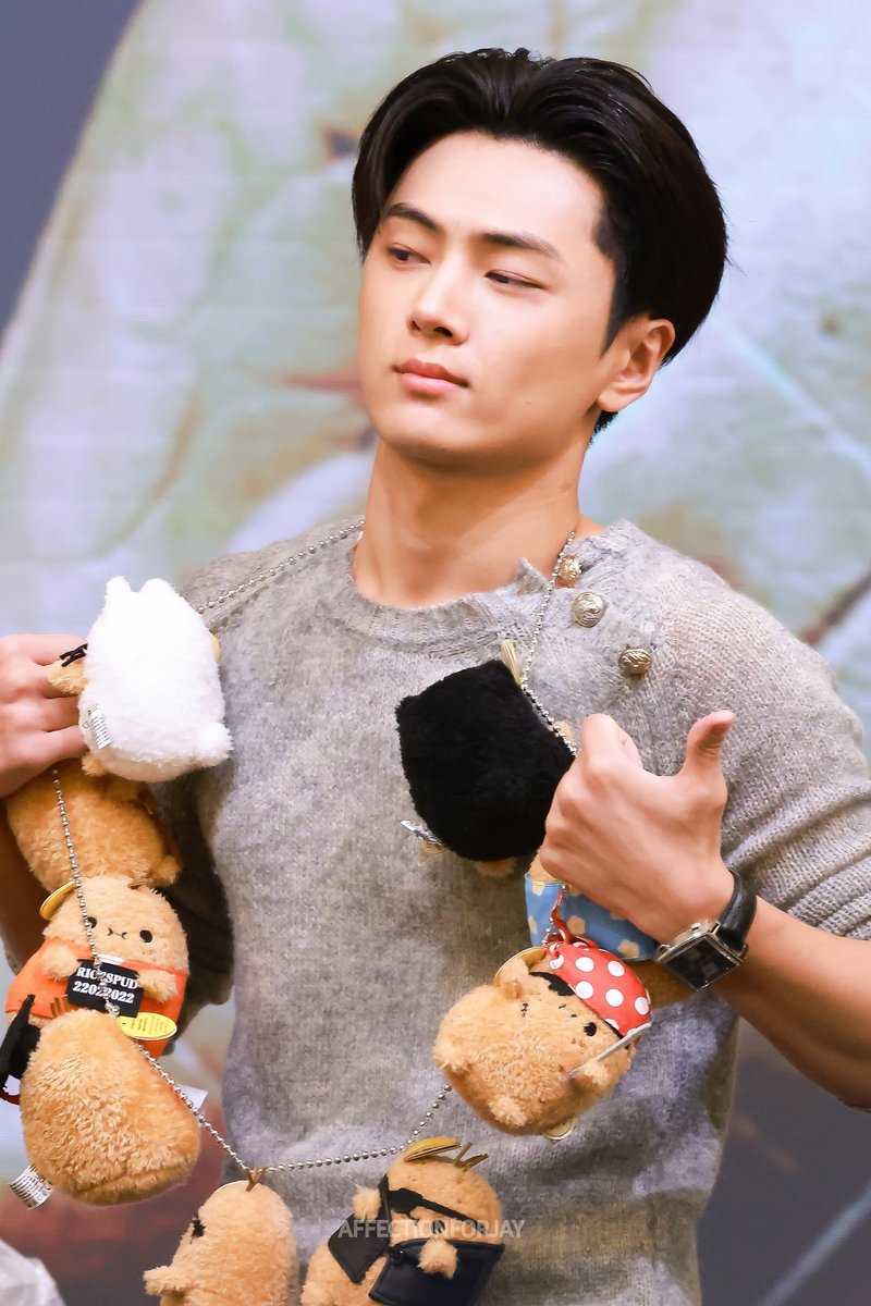 starsbyjay's tweet photo. chest. https://t.co/50ZnRXfvlR