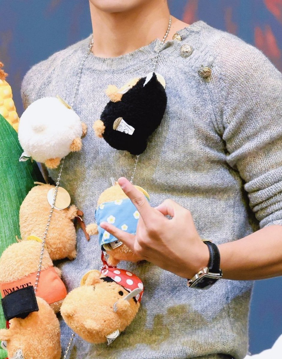 starsbyjay's tweet photo. chest. https://t.co/50ZnRXfvlR
