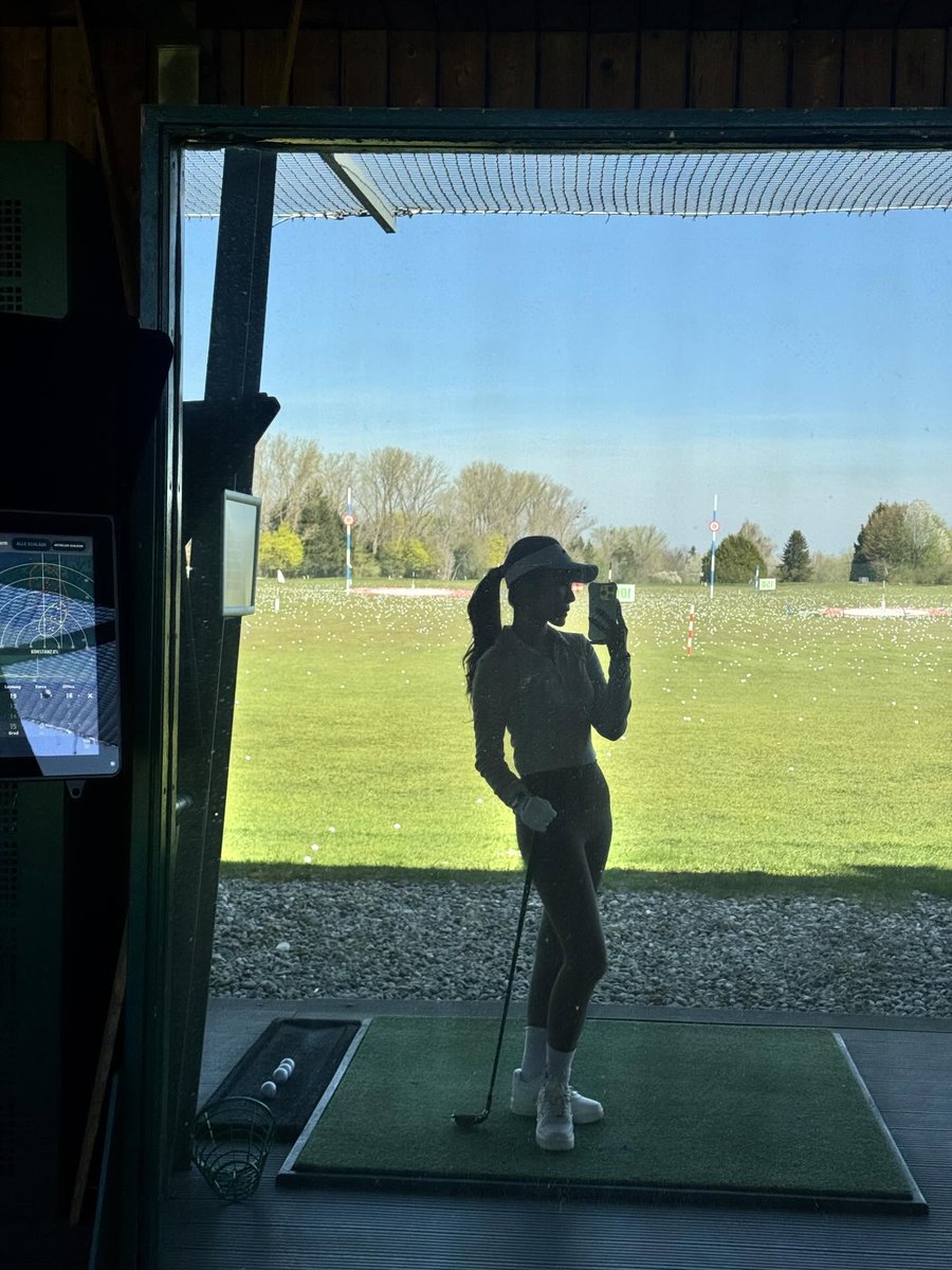 tashia53633's tweet photo. True freedom means never having to explain your choices. Spend Saturday in a gallery or a quiet morning on the golf course. Life doesn't need an audience, and good taste doesn't need applause. Dress well, move calmly, and save your time for what truly matters. https://t.co/Mqwk81Ibam