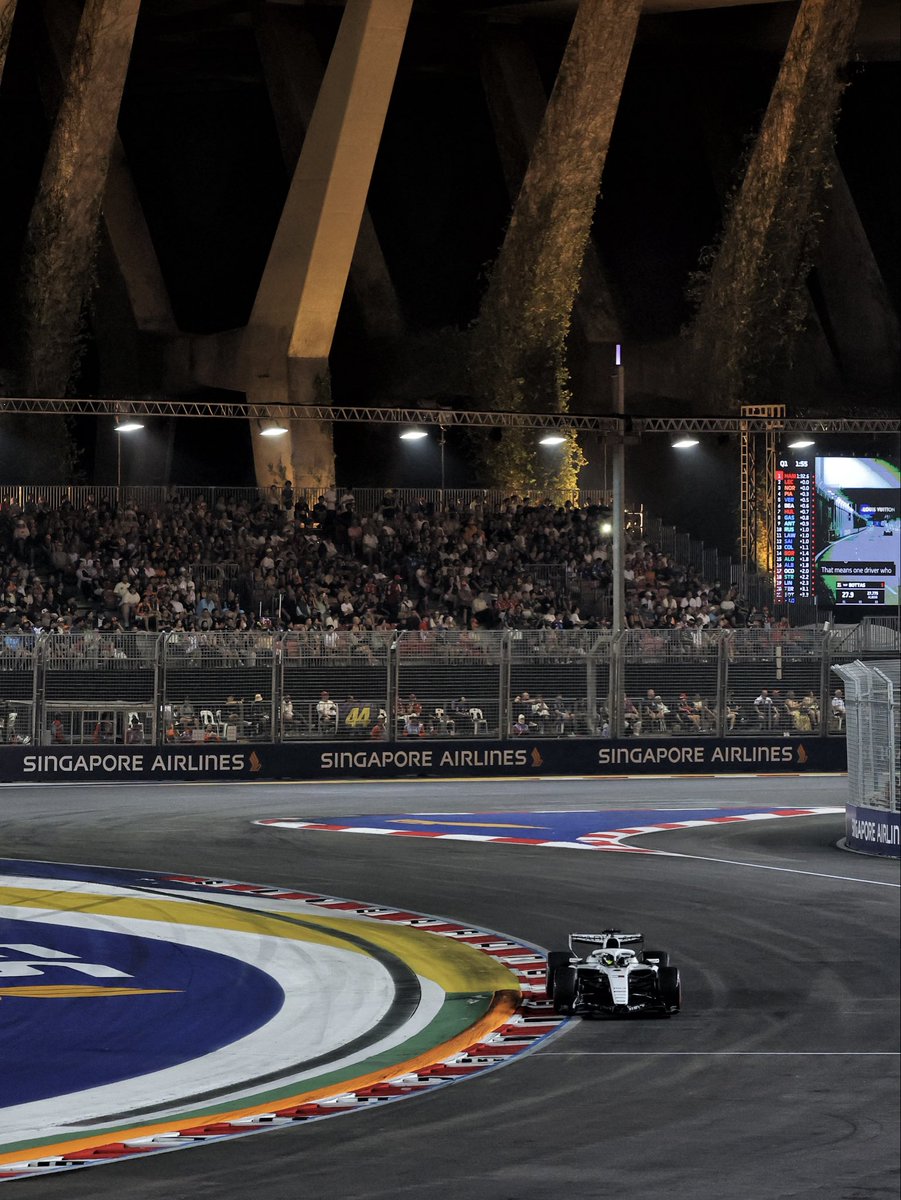 SChecoPerez's tweet photo. En las carreras como en la Vida, no importa el resultado solo importa darlo todo! Y hoy lo dimos todo, que carrera hicimos!! Seguimos progresando, nos vemos en 2 semanas 🇲🇽💚 https://t.co/MKkVwiYdLO
