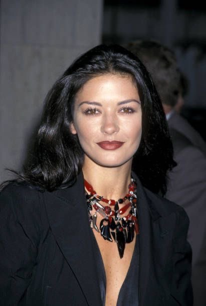 jiaa_xo's tweet photo. iconic brown-red lipstick colour made particularly popular during the 90s https://t.co/Ozdn2hpMDB