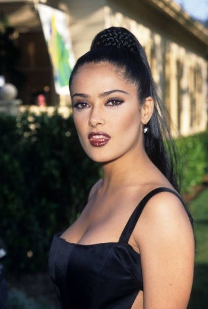 jiaa_xo's tweet photo. iconic brown-red lipstick colour made particularly popular during the 90s https://t.co/Ozdn2hpMDB