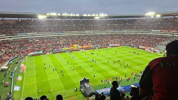 SoyAntiAtlas's tweet photo. Nos paseamos por el estadio, nos cruzamos con varios atlistas, teníamos varios alrededor y nadie nos dijo nada. ¿Saben por qué? Porque nadie sabe quiénes administran esta cuenta, tuvieron a ANTI-ATLAS al lado de ustedes y no sabían. 

Mientras sigan creyendo sus propias mentiras. https://t.co/2Pba7PlNQS