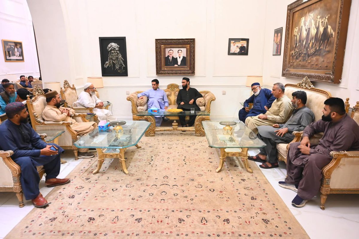 SukkurHouse's tweet photo. بورڈ آف ڈائریکٹرز، سیپکو پاور ڈویژن (واپڈا) کے رکن جناب سنان اسلام شیخ سے گرین مرچنٹ ایسوسی ایشن، اناج منڈی سکھر کے وفد کی ملاقات، عمرے کی سعادت حاصل کرنے پر مبارکباد پیش کی۔ @SananSheikh123 https://t.co/JlXSWsUZ1K