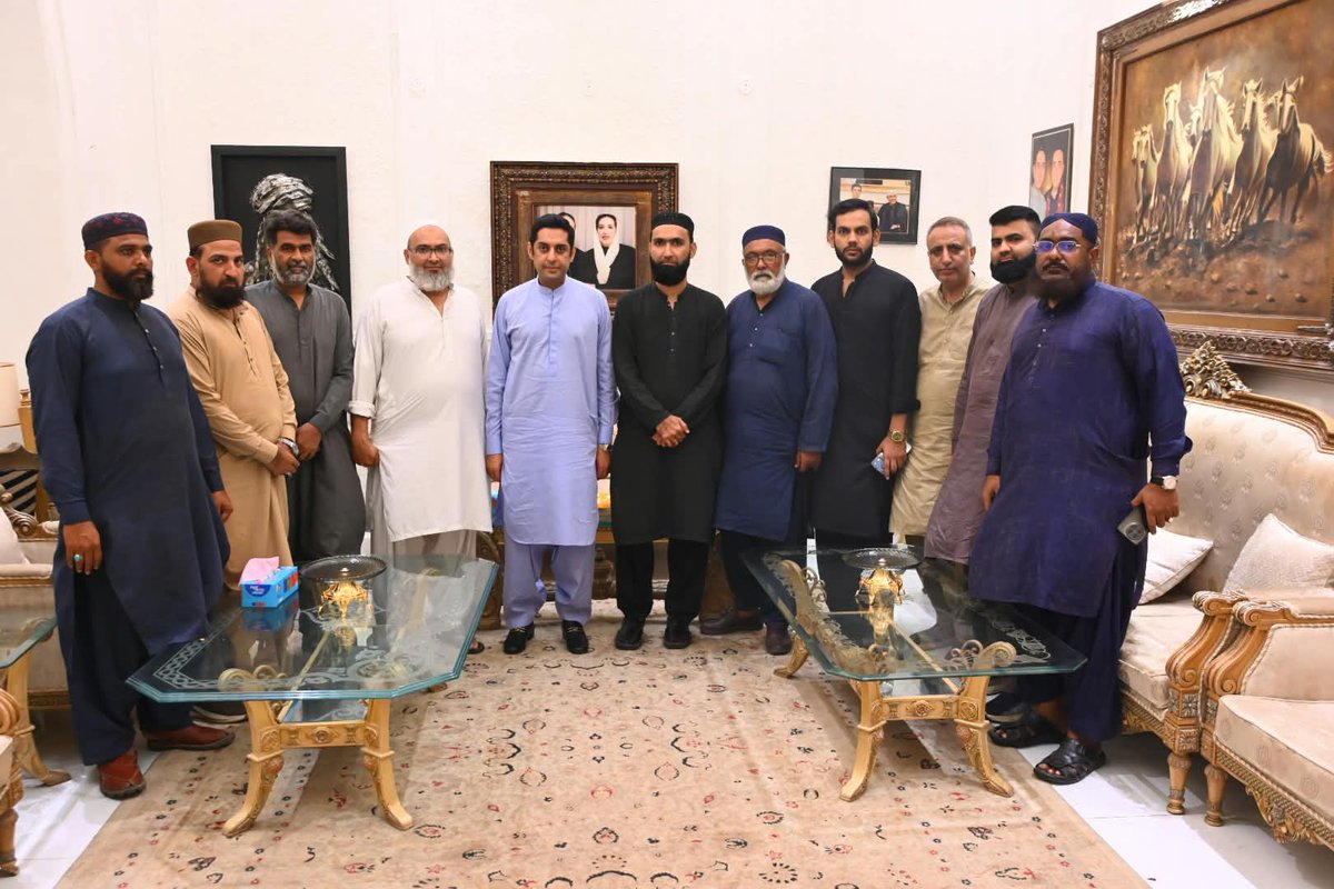 SukkurHouse's tweet photo. بورڈ آف ڈائریکٹرز، سیپکو پاور ڈویژن (واپڈا) کے رکن جناب سنان اسلام شیخ سے گرین مرچنٹ ایسوسی ایشن، اناج منڈی سکھر کے وفد کی ملاقات، عمرے کی سعادت حاصل کرنے پر مبارکباد پیش کی۔ @SananSheikh123 https://t.co/JlXSWsUZ1K