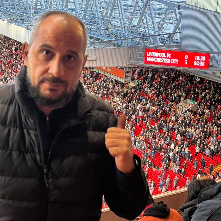 TalhaAhmad81's tweet photo. كما وعدناكم ... السيلفي من الانفيلد 
هاردلك جماهير ليفربول ... والله  تشجيعكم رائع ومدرجكم  جميل

ثلاثية مؤلمة جدا 

مبروك السيتي https://t.co/76sQJd2STI