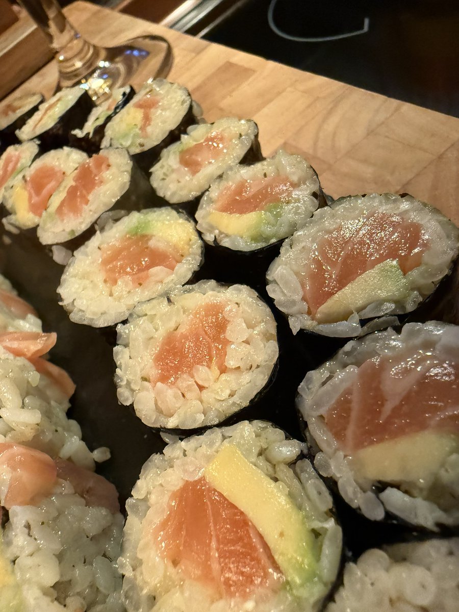 MichellesSushi's tweet photo. Michelle’s Sushi - P.s. Nicht nur sabbern, auch liken! #MichellesSushi #sushi #sushilovers #foodporn #sushiporn https://t.co/YZgI4KJGPo