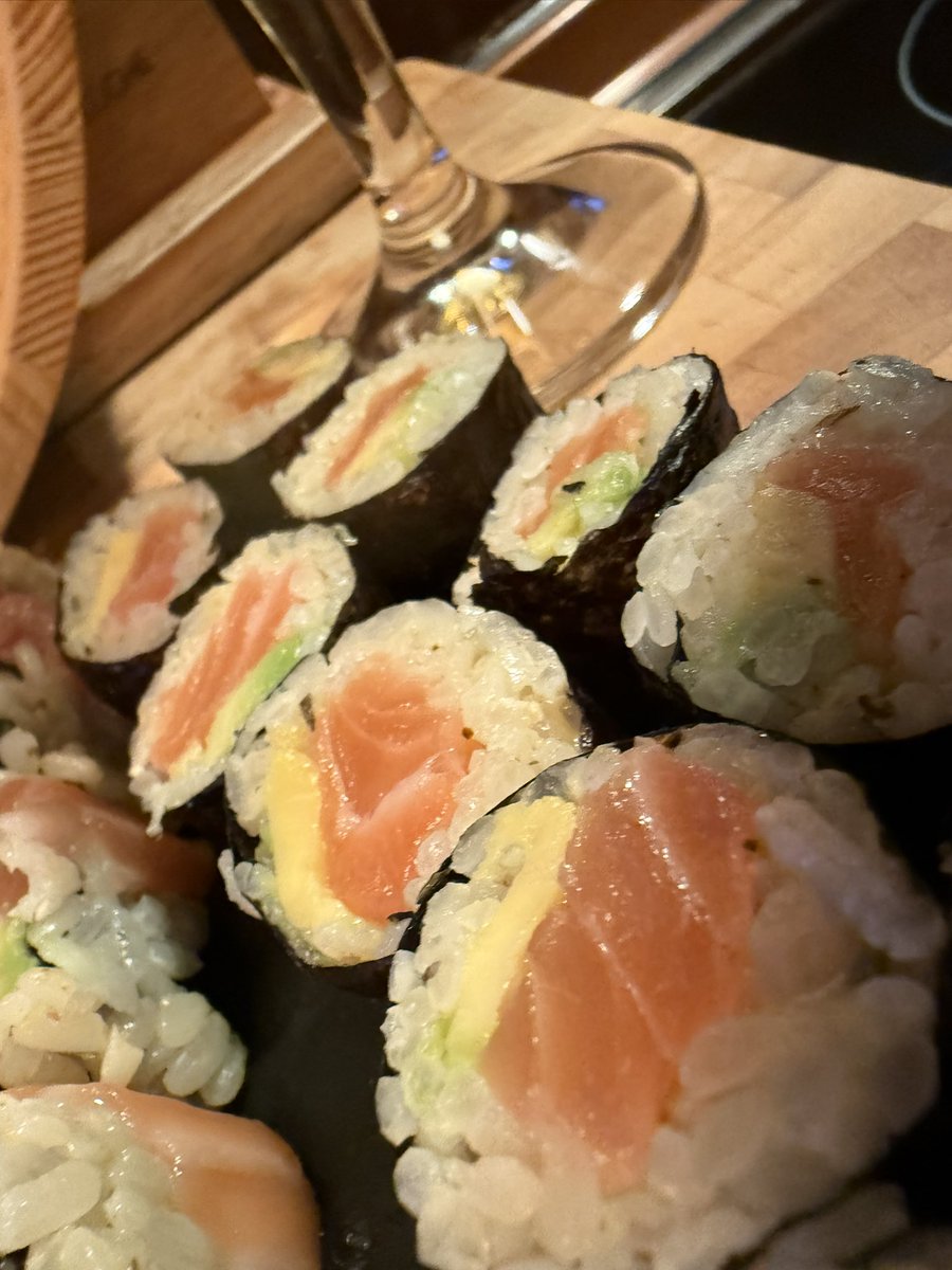 MichellesSushi's tweet photo. Michelle’s Sushi - P.s. Nicht nur sabbern, auch liken! #MichellesSushi #sushi #sushilovers #foodporn #sushiporn https://t.co/y5cO3CEQa7