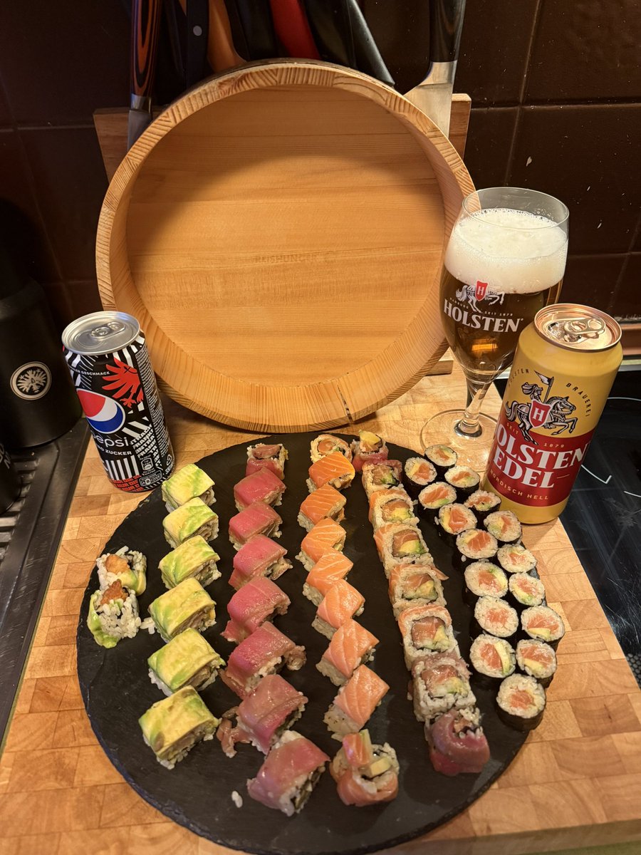 MichellesSushi's tweet photo. Michelle’s Sushi - P.s. Nicht nur sabbern, auch liken! #MichellesSushi #sushi #sushilovers #foodporn #sushiporn https://t.co/l1dOhZP6qi