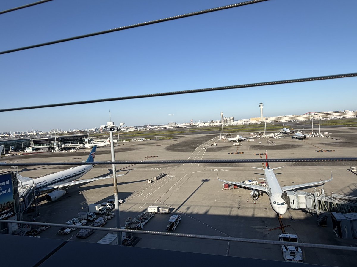 oggy021's tweet photo. で　何故か対岸の羽田空港でまったり https://t.co/BnR4Q0Pfg9