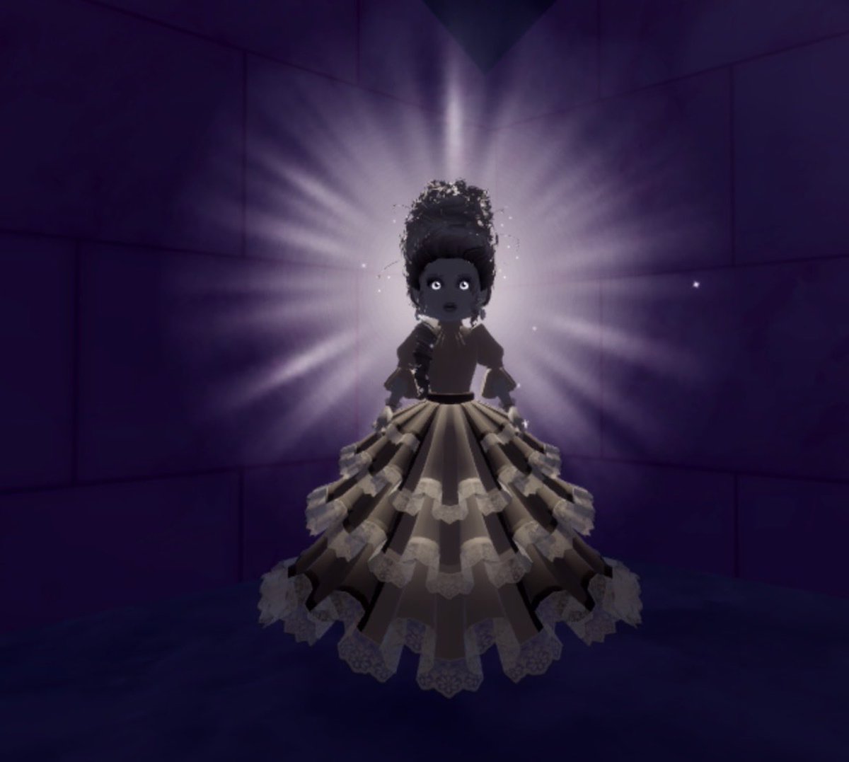 marissa8208's tweet photo. @NECE55ITY hello! my user is marissa_8208.

outfit explanation: i’m a royale high ghost with eyes that track your every movement. i often occupy the dark corners of the castle. https://t.co/p8Opt5jDzw