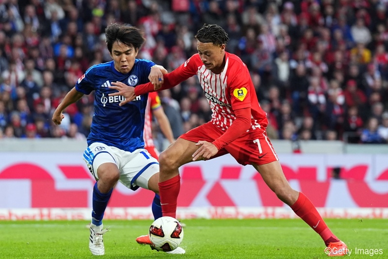 SoccerKingJP's tweet photo. 🇩🇪試合結果🇩🇪
“赤髪”の後藤啓介、フライブルクを首位に導くブンデス初ゴール！…鈴木唯人が退場も劇的勝利
https://t.co/Ea2RdlGsmV

🗣️編集部より
「鈴木唯人が退場したフライブルクですが、85分に後藤啓介が値千金の決勝点。田中聡が先発出場したシャルケに競り勝ち、首位に浮上しました」 https://t.co/aaH9jmUuat