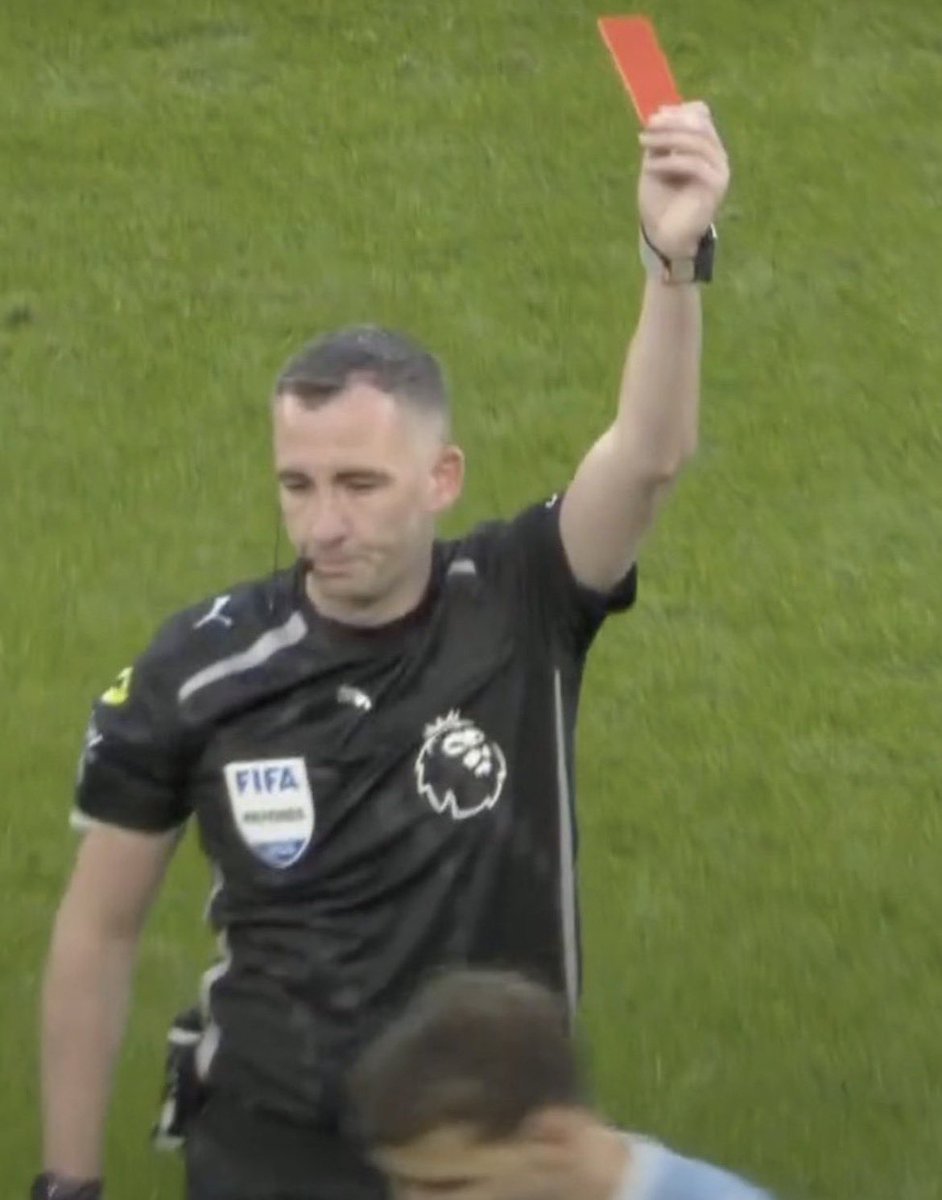 LordZeus_Usulor's tweet photo. 🚨 Jamie Carragher on Ryan Gravenberch RED CARD after he brought down Jeremy Doku 

🗣️ Chris Kavanagh should be ashamed of himself. That wasn't necessary but he picked the side he wanted to win with that one.

It's a shame that every season he will have a game full of controversies. 

Iraola on the other hand should have known what to do as a coach 
Conceding two goals in three minutes from Erling Haaland and Jeremy Doku in three minutes is ridiculous.

I expected him to make a little adjustment and probably try earn a point at the Anfield.

I'm quite disappointed with the way the game has turned with a blink of an eye.

#LIVMCI