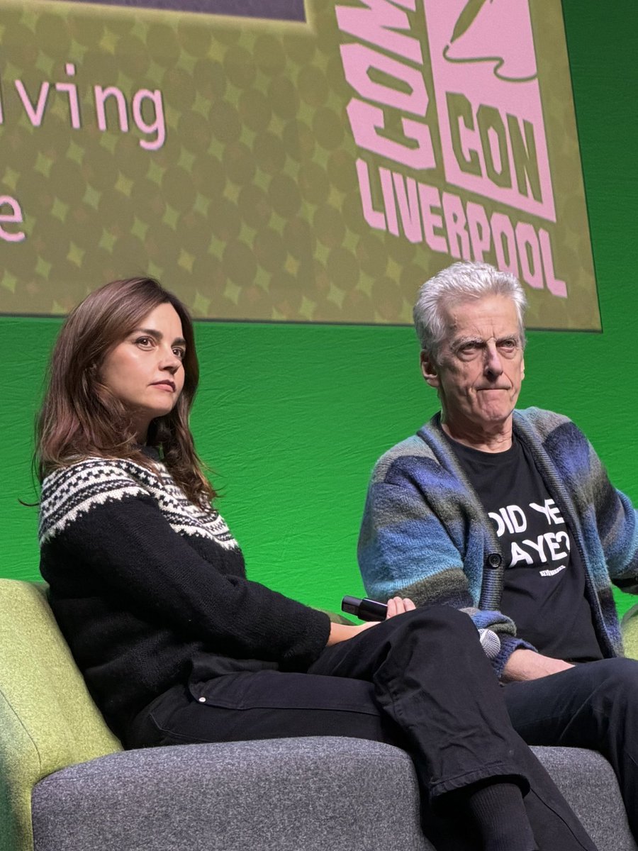 hawkluthor's tweet photo. jenna coleman and peter capaldi at comic con today https://t.co/J399ZDwwuA