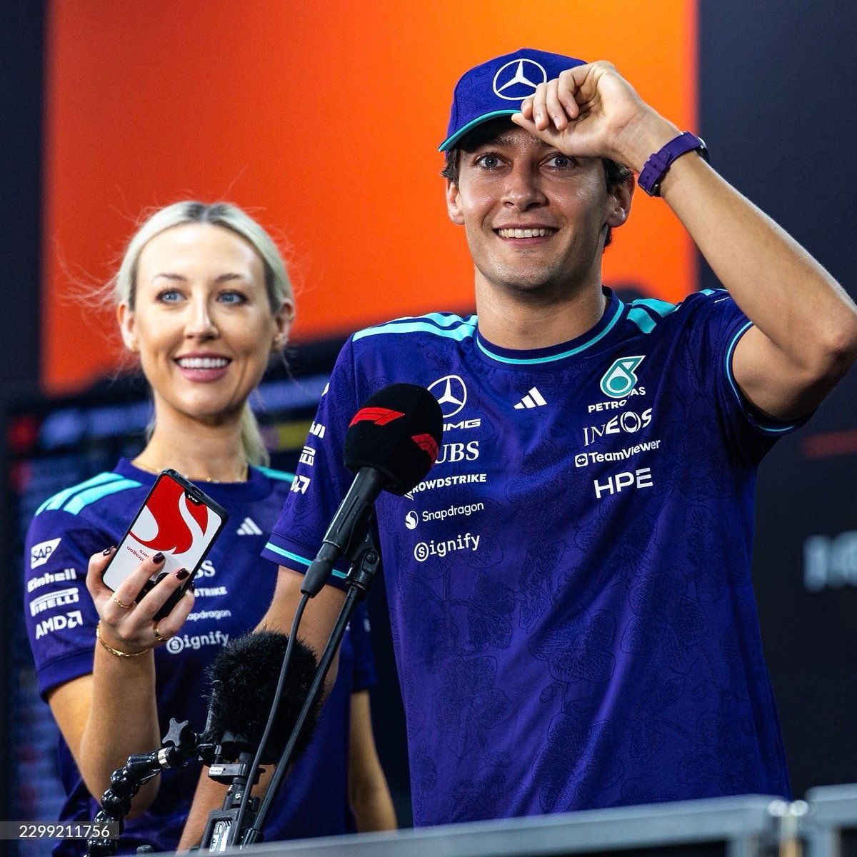 _minimono's tweet photo. when you have a media manager who also mirrors your face https://t.co/nswOfzielm