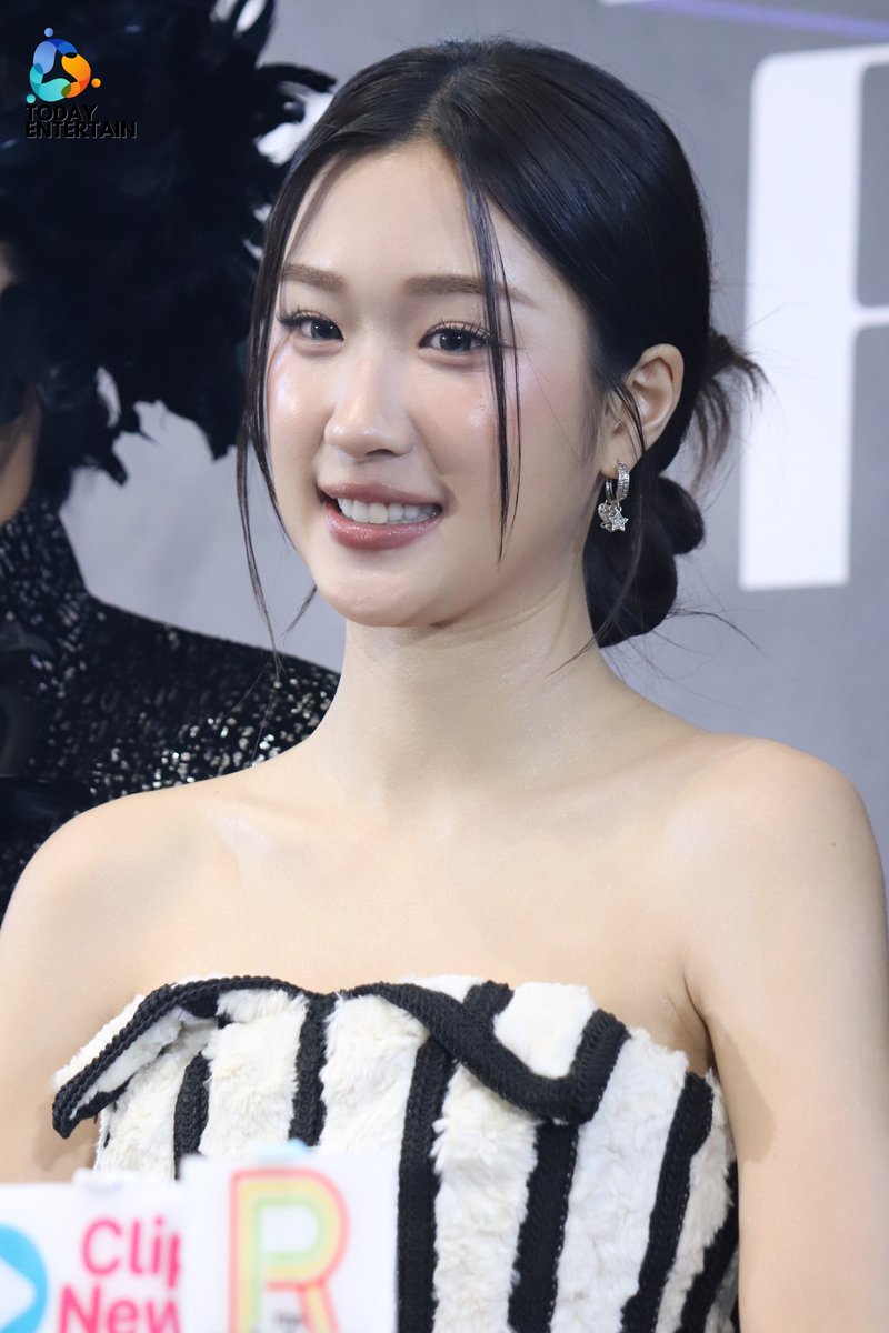 todayentth's tweet photo. “อะตอม ปริยะ” ช่วงสัมภาษณ์สื่อ ในงาน “Siam Paragon Bangkok International Fashion Week 2026 AT Siam Paragon”

FAYEATOM BIFW26 SIAM PARAGON
#SiamParagonBIFW2026xFayeAtom 

#FayeAtom #FayePeraya #AtomPariya 
#FLYNOW #madamefin
#SiamCenterBIFW2026 #BIFW2026 https://t.co/pqso59fke7