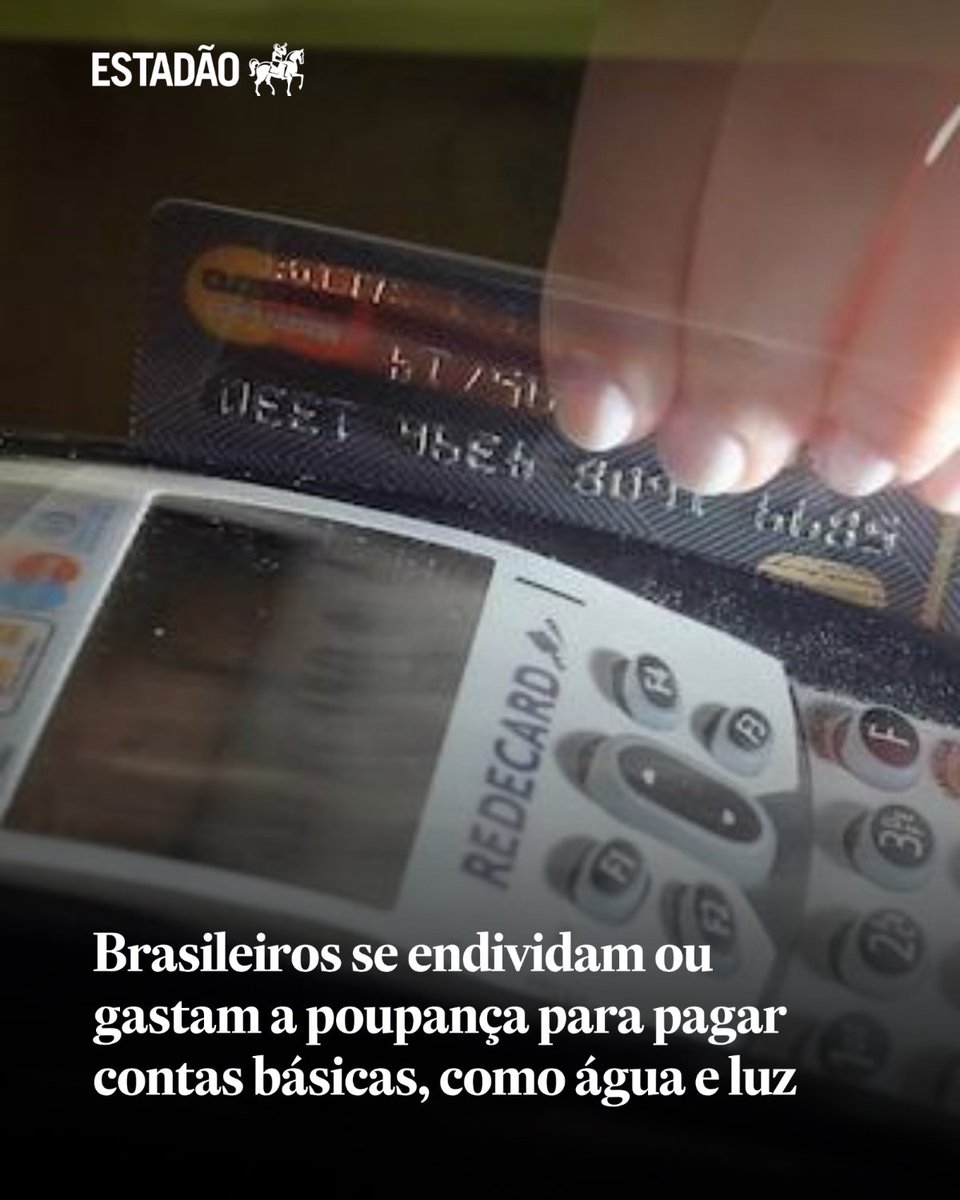 Estadao's tweet photo. Brasileiros se endividam ou gastam a poupança para pagar contas básicas, como água e luz | Pesquisa da FGV/Ibre mostra que 25% dos brasileiros estão pegando empréstimo para quitar despesas essenciais, maior índice desde 2022 https://t.co/l5HxKgSSBo https://t.co/Y0o8zBZdYo