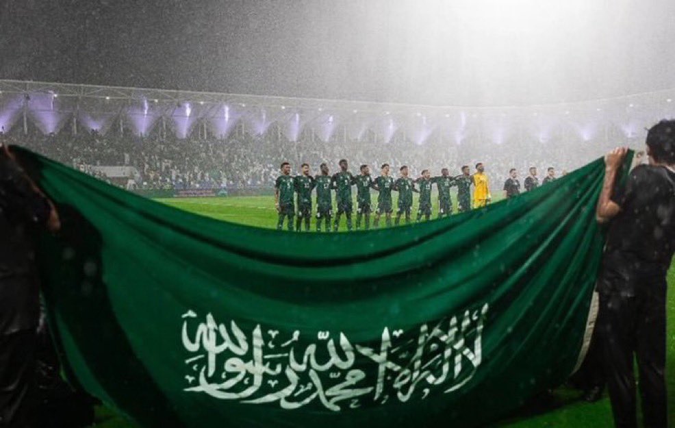 roba5o's tweet photo. @alrajhibank الف الف مبرووووك للاخضر يستاهلون البطولة🏆💚🇸🇦
💚
ليلة وطن وفخر لايوصف 🇸🇦💚

.
،
#مصرف_الراجحي 
. https://t.co/d8cvdbwzWB