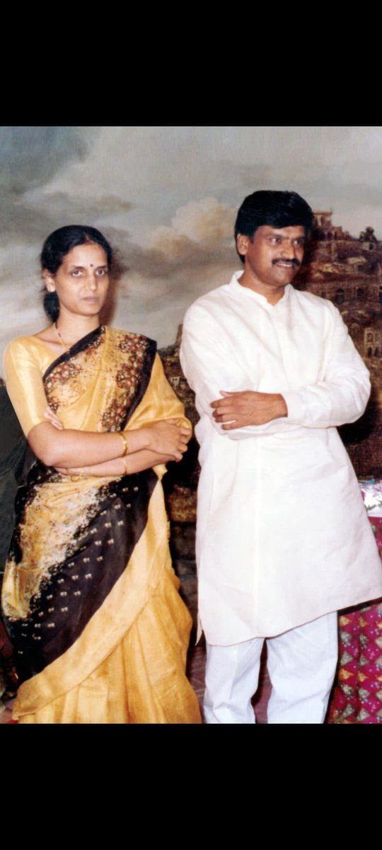 KarthikIndrAnna's tweet photo. Looks at them ❤️
Especially mom awwww 💗
@SravanthiPatlo1 https://t.co/zlnlFi9c3C