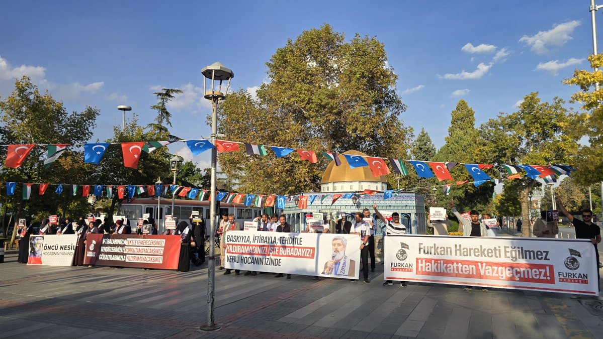 FrkKny_02's tweet photo. Zulüm Devam Ettikçe Mücadelemiz de Sürecek! 

Alparslan Hocamız, Semra Kuytul Hocahanım ve diğer kardeşlerimizin haksız tutukluluğu son bulana dek mücadelemiz sürecek.

📍 Konya 

#OzgürlükYürüyüşleri
ZulmeKarşı Meydanlardayız
Mücadelemiz AllahIçin https://t.co/dlDo6bgeS6