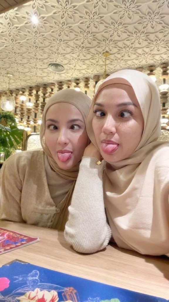 AndyXLeeX's tweet photo. HANNAH ❤️ PUTRI… tasty saliva… 🧕🏻🧕🏻😋👅🫦🍆🍌 https://t.co/pCnfpxThYn