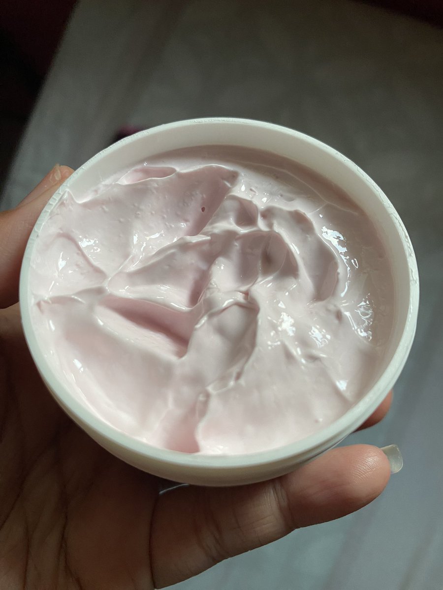 dittazharra's tweet photo. scrub nonya P ini wajib di coba  https://t.co/3cQcl7iTGc
ya Allah enak bgt doi 😭
dan gongnya nyerahinnya cepet ini. kayak mandi diguyur coffee latte 🥹

body mask : https://t.co/8TUHkrtP2U
ini body musk tanpa bilas. dipake malem jelang bobok. sleeping mask dong 🥰 https://t.co/W0AatpZ8YL