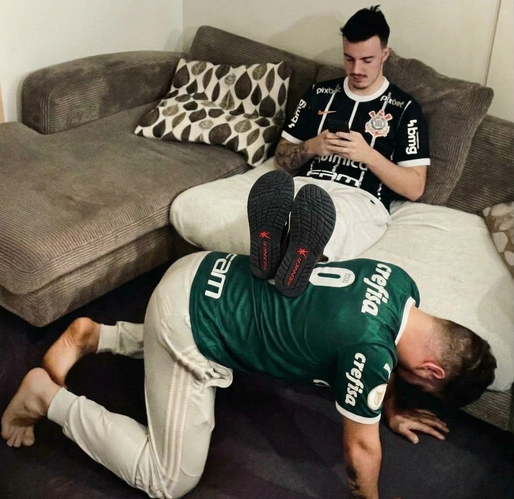 Palmeiras_sub's tweet photo. Meu sonho um dono um macho corinthiano vim com seus pezão suas Kenner e apoiar os pezão em cima de mim uma cadelinha palmeirense https://t.co/7Ir1Y60Feo