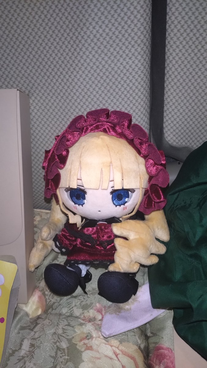 dollsaki_mayuka's tweet photo. 夜勤明けに、先日届いたローゼンメイデンの真紅ぬいぐるみとコンビニまでドライブ。
ピーチ姫と一緒。
ドレスの着た女の子とドライブは一度やってみたいな。 https://t.co/C7e9wvxfGv