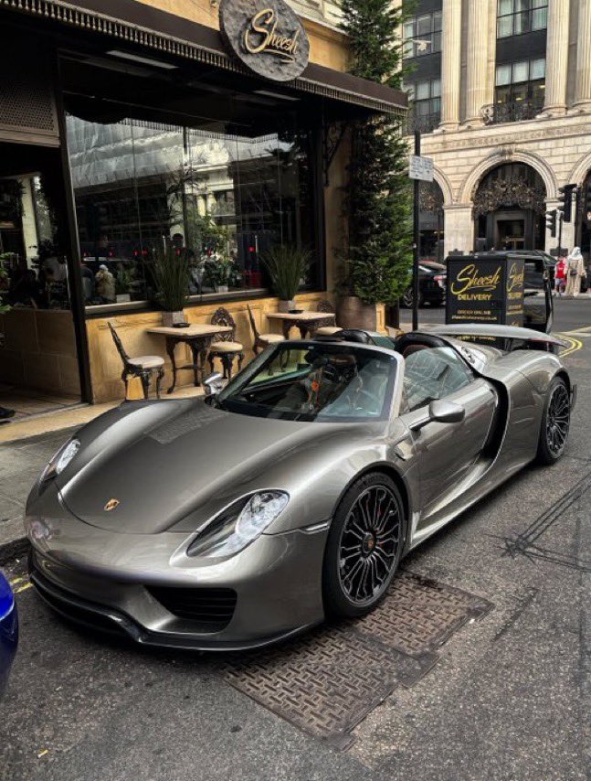 Venosier's tweet photo. Porsche 918 and ROLEX https://t.co/GPEEfUUYvE