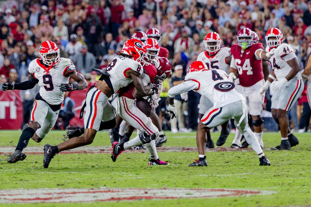 MunzPhotos's tweet photo. Was able to snag some photos from 2 of the controversial no calls at the end of the Georgia Alabama game. 

Thoughts? https://t.co/tabzSRP3Uz