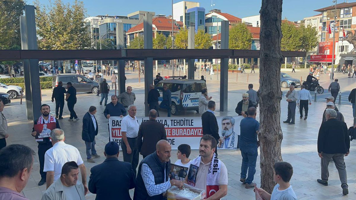 fhtekirdag's tweet photo. Furkan Hareketi Tekirdağ’dan Adalet Çağrısı!

Çerkezköy meydanda Alparslan Kuytul Hocaefendi ve kardeşlerimizin özgürlüğüne kavuşması için lokum ikramı ve adalet bekleyişi gerçekleştirdik. 

#OzgürlükYürüyüşleri
ZulmeKarşı Meydanlardayız
Mücadelemiz AllahIçin https://t.co/hENdI1pO0w